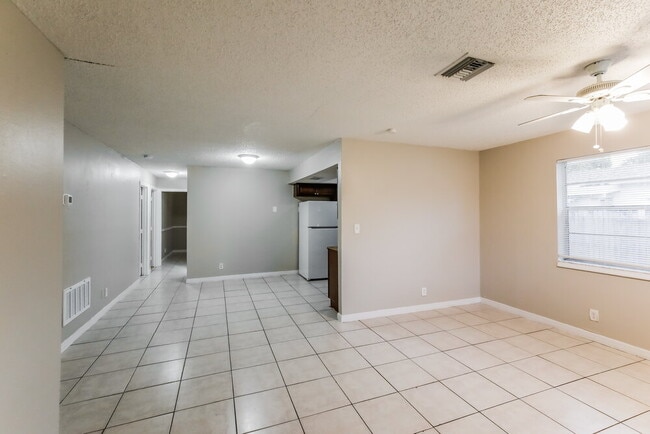 Photo - 425 SW 74th Ave