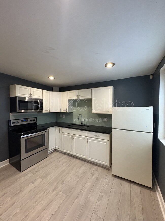 Building Photo - 4629 Harrison St Rental