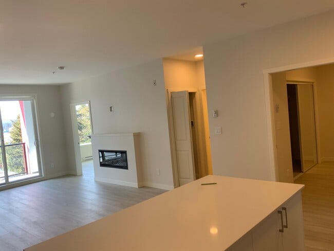 Photo - 810-810 Orono Ave