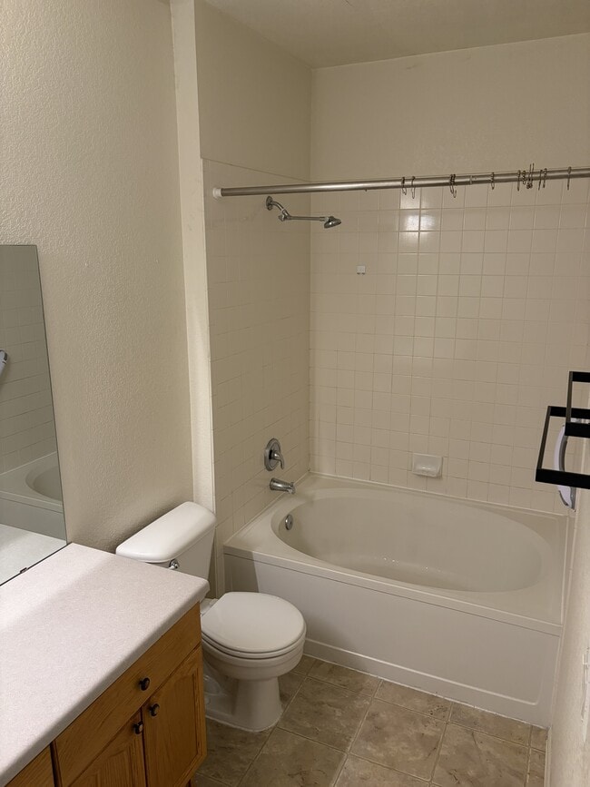 Baño principal - 14241 E 1st Dr Unidad 206
