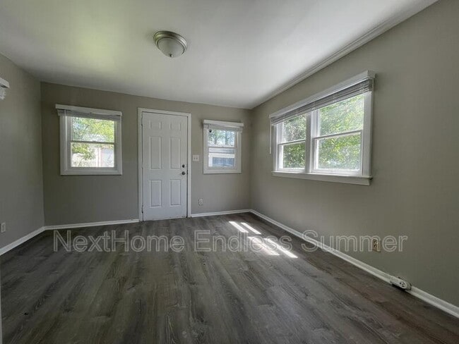 Photo - 2887 Lenox Ave