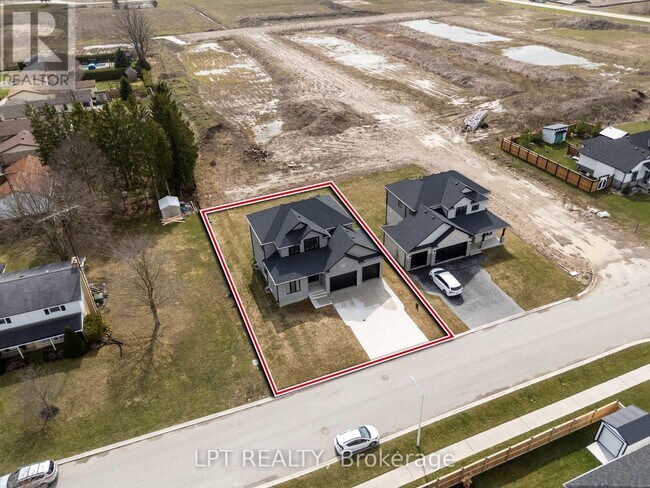 Photo - 163 McLeod St