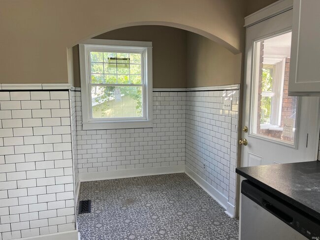 Photo - 814 N Washington St