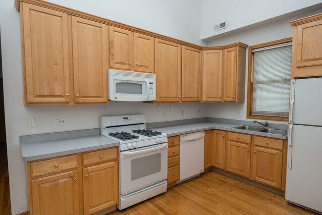 Photo - 2247 W Diversey Ave Unit J06P