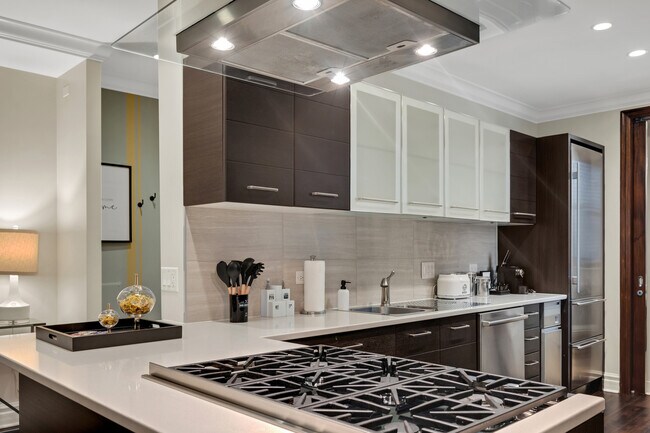 Photo - 70 E Walton St