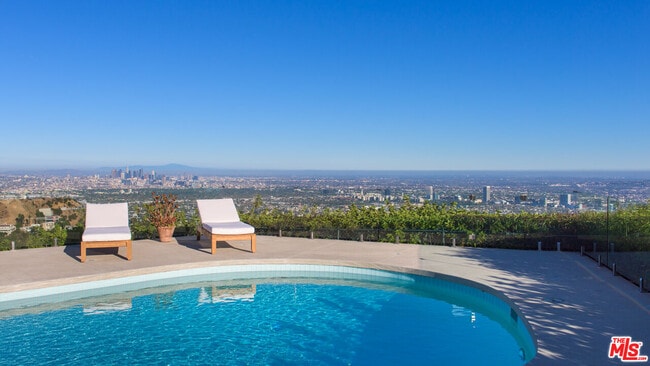 Photo - 1542 Blue Jay Way