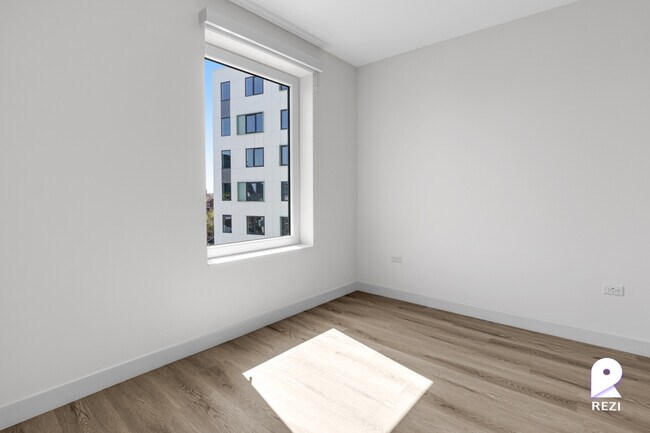 Photo - 670 N May St Unidad 514