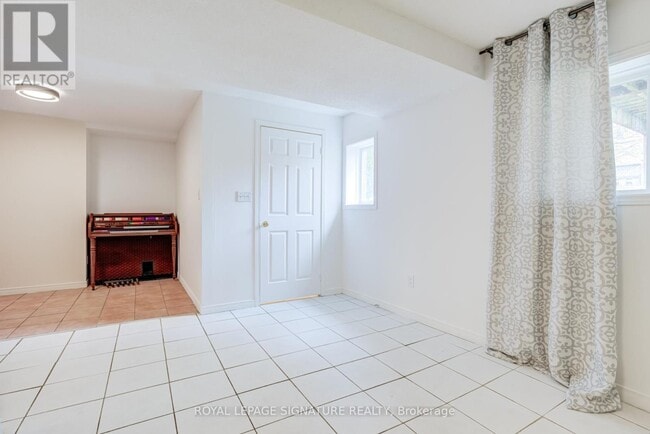 Photo - 161 Chambers Crescent