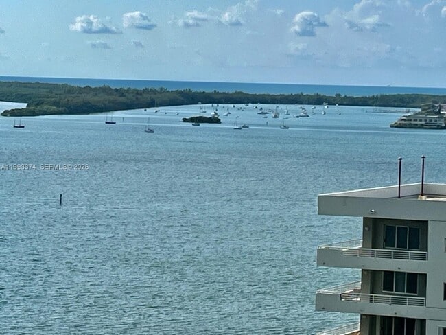 Building Photo - 1300 Brickell Bay Dr Unit 1806