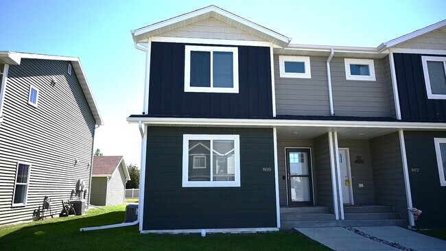 Photo - Gorgeous Townhome for Rent, Thames Ct., 4 ...