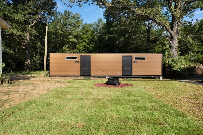 Building Photo - Studio Efficiency Apartment Unit 2