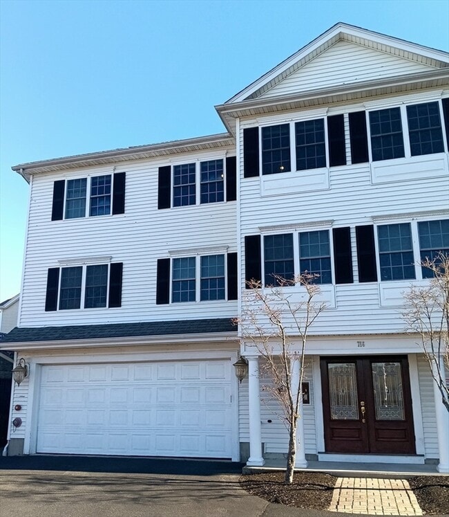 Building Photo - 756 Moody St Unit A