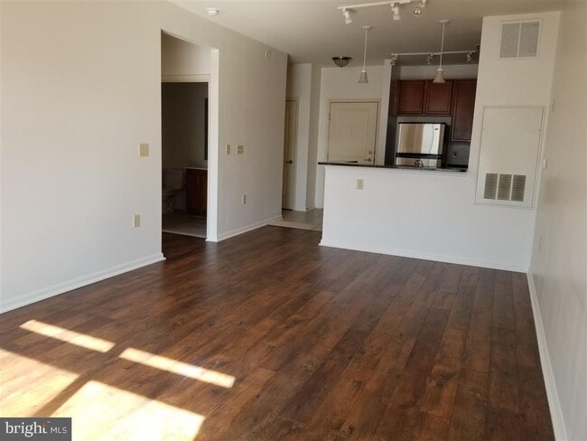 Building Photo - 2665 Prosperity Ave Unit 445