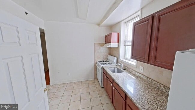 Building Photo - 1726 W Girard Ave