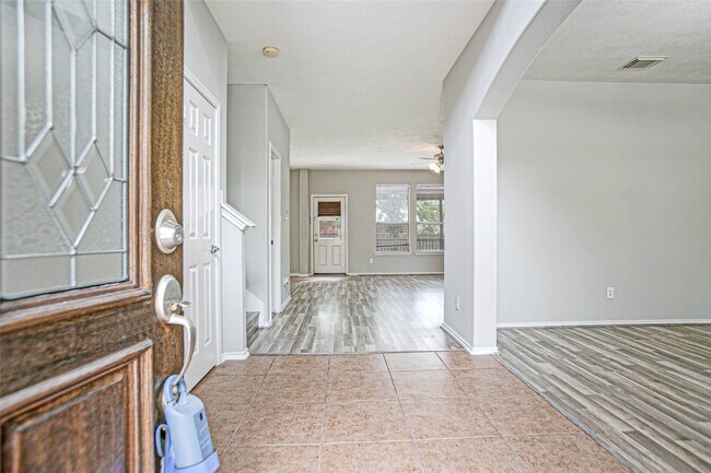 Photo - 43 W Spindle Tree Cir