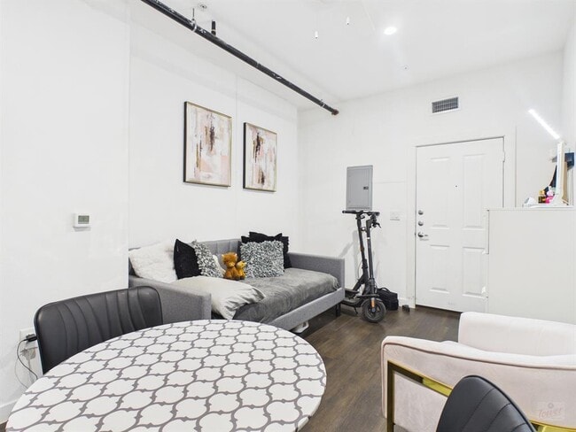 Photo - 1010 W 26th St Unit 502