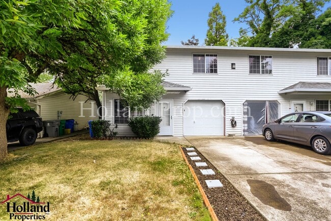 Building Photo - Cozy & Bright 3-Bedroom Retreat in Southeast Portland – Fenced Yard & Garage!