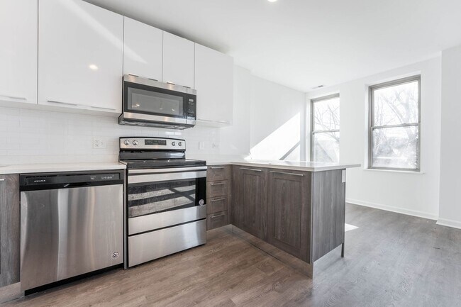 Photo - Renovated 1 Bed in Uptown Unidad 302