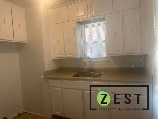 Photo - WELCOME HOME! 3BDRM 1.5BTH w/ GARAGE!!!