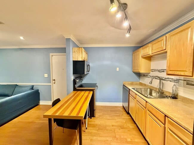 Photo - Charming 1/1 in Tumblin Creek - 3 miles from UF!