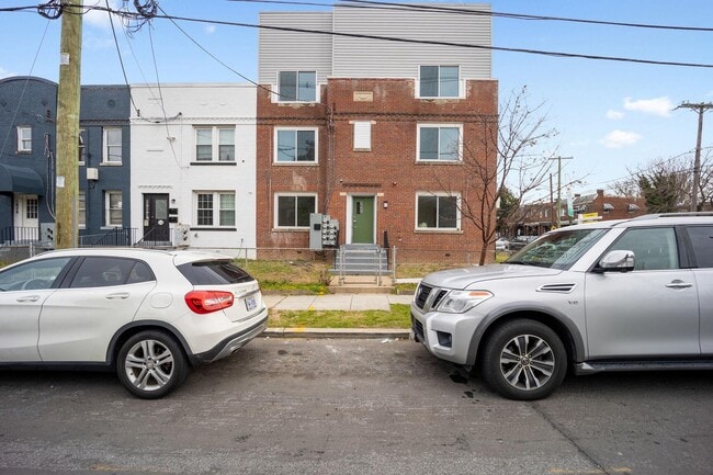 Photo - 1642 16th St SE Unit 3