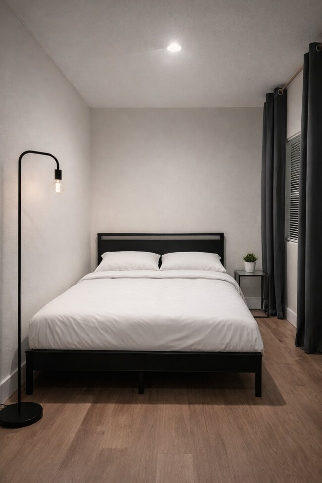 Building Photo - 801 E Knollwood St