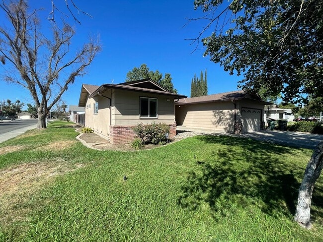 Photo - 3233 Nightingale Dr
