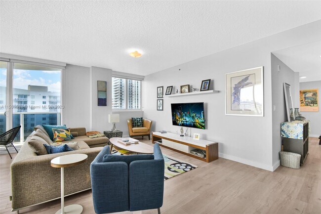 Photo - 601 NE 23rd St