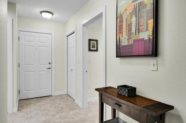 Photo - 4847 California Ave SW Unidad #205