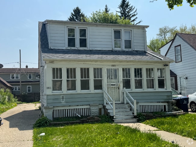 Building Photo - 1911 W Fairmount Ave Rental
