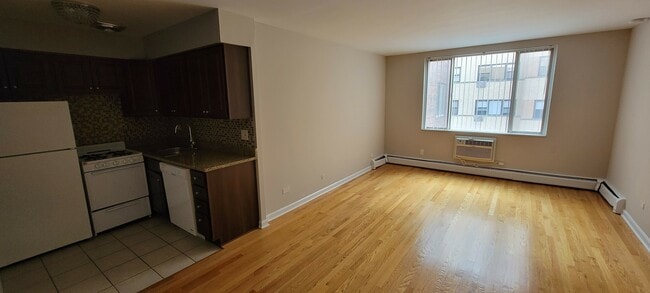 Photo - 5831 N Sheridan Rd