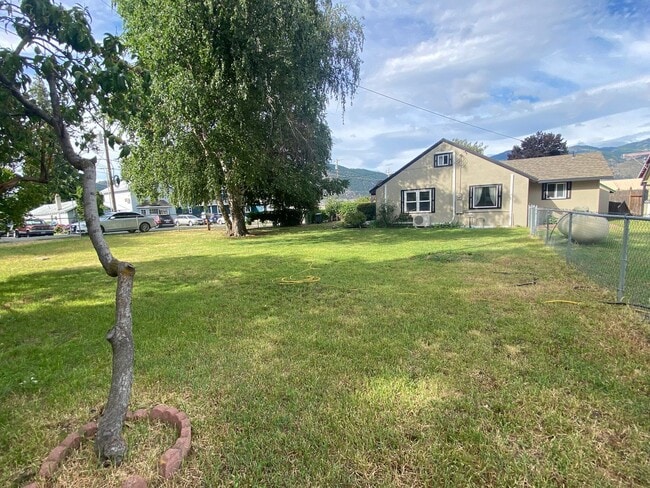 3-Bedroom Home with Spacious Yard in Manson - 3-Bedroom Home with Spacious Yard in Manson