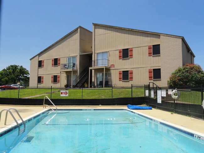 Saddle Ridge - Saddle Ridge Apartments