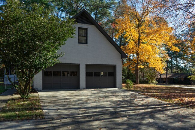 Photo - 2810 Shampy St