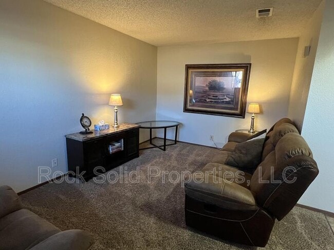 Photo - 3305 Frontier St