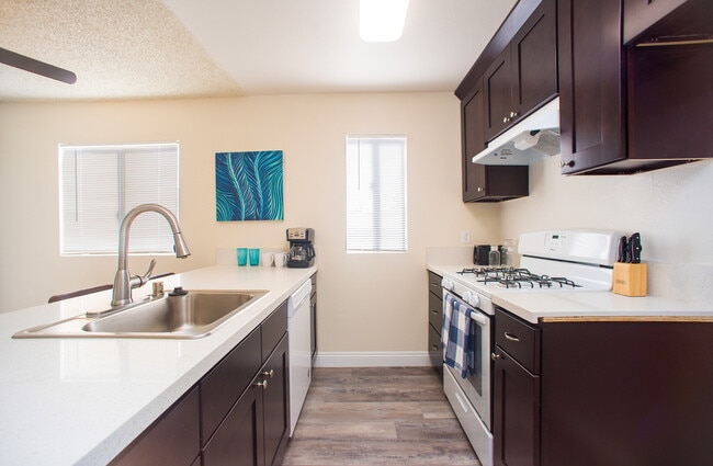 Photo - Locust Avenue Apartments