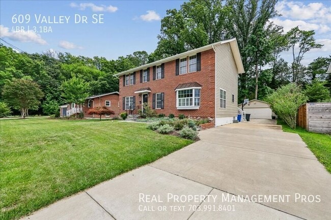 Photo - 609 Valley Dr SE