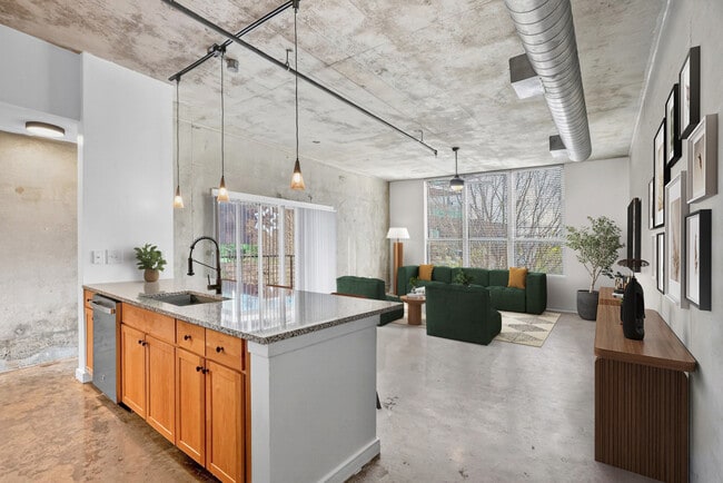 Renovated Apartment - 1016 Lofts