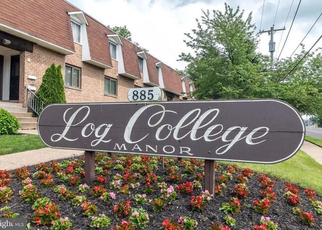 Log College - affordable 2-bedroom apartme... - Log College - affordable 2-bedroom apartme... House