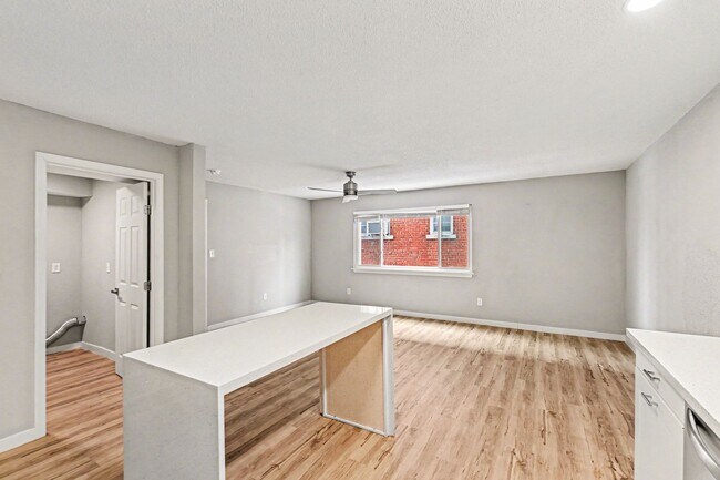 3921 Wyandotte