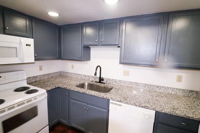 Building Photo - 2665 Bellevue Ave
