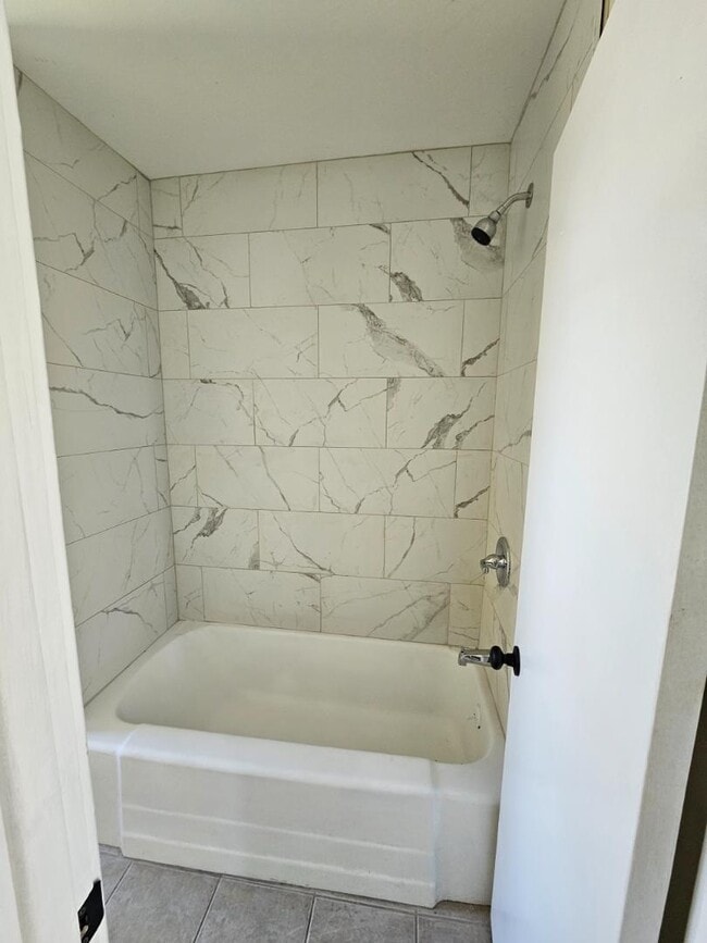 Photo - 1103 Baldwin St