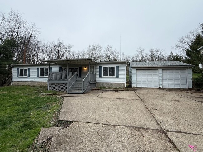 Building Photo - 4 Bedroom 2 Bath Home