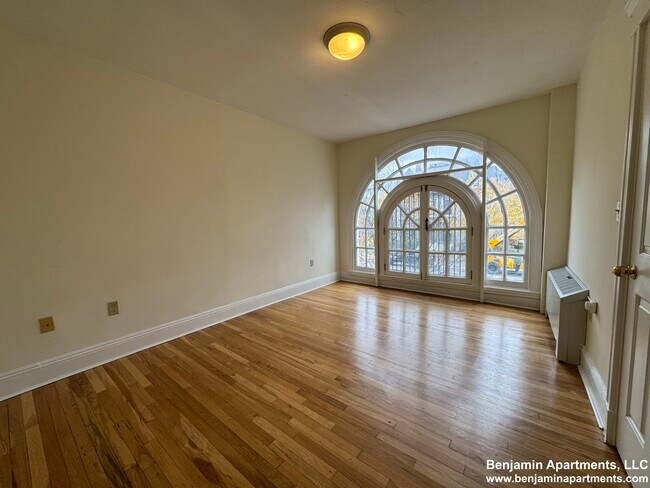 Building Photo - 5 Chauncy St