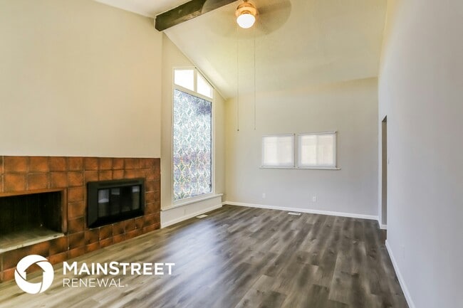 Photo - 2475 Lawndale Ave