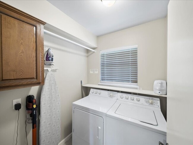 Photo - 1206 Oakwood Dr