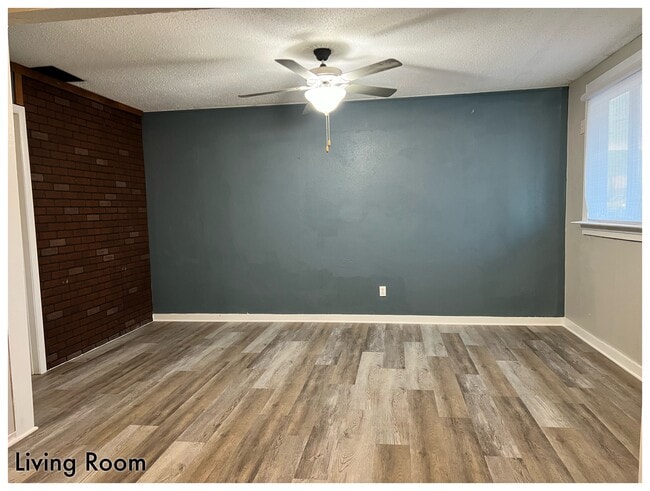 Building Photo - 1001 Main St