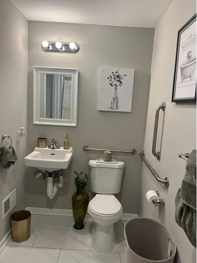 Photo - 456 Avon Ave