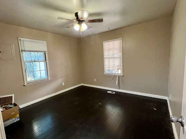 Photo - 533 E Fairchild Dr