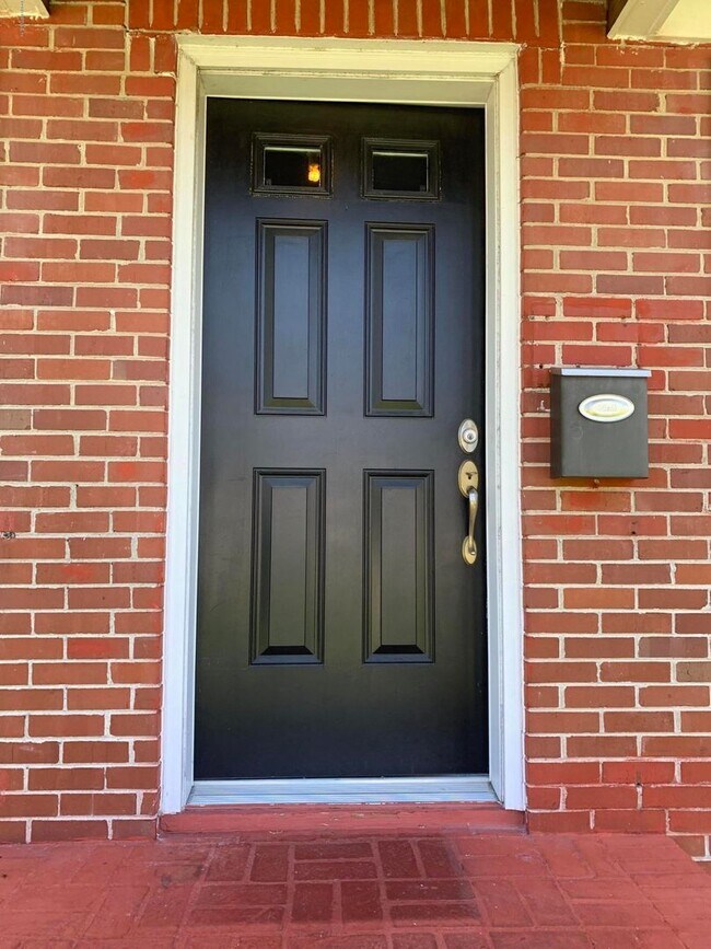 Photo - Charming 2/1 in the heart of St. Nicholas